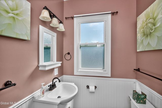 484 Kenwood Avenue, Bethlehem, NY 12054