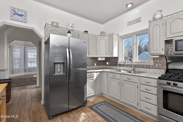 484 Kenwood Avenue, Bethlehem, NY 12054