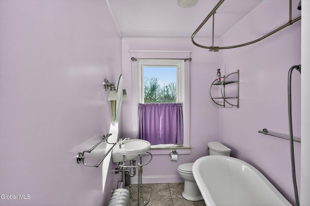 484 Kenwood Avenue, Bethlehem, NY 12054