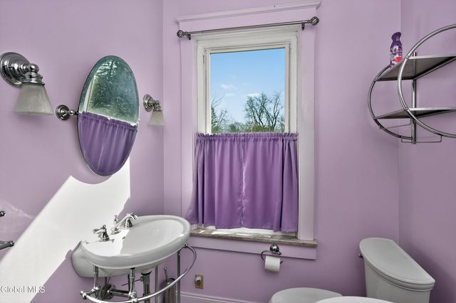 484 Kenwood Avenue, Bethlehem, NY 12054