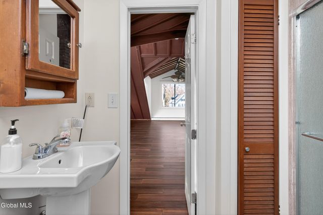 484 Kenwood Avenue, Bethlehem, NY 12054