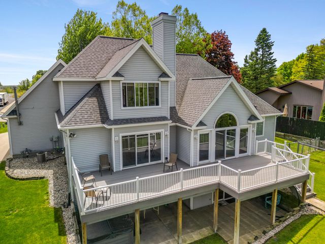 607 Apache Drive, Fremont, MI 49412