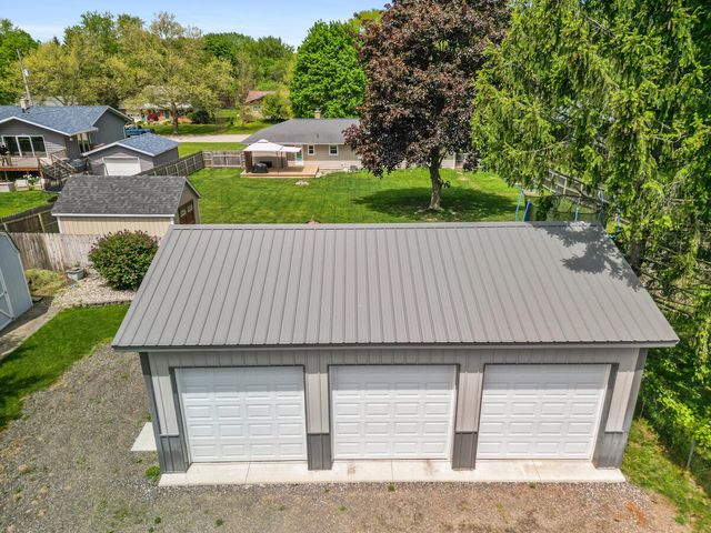 607 Apache Drive, Fremont, MI 49412