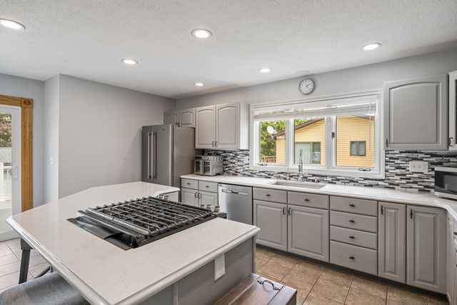 607 Apache Drive, Fremont, MI 49412