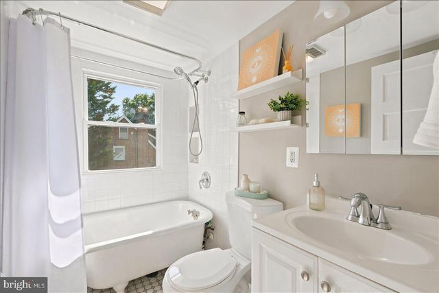 2800 S ARLINGTON RIDGE RD, Arlington, VA 22202
