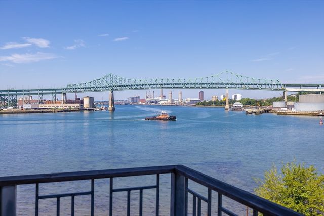 429 Border St 6, Boston, MA 02128