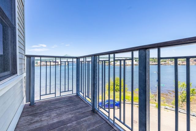 429 Border St 6, Boston, MA 02128
