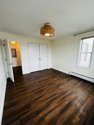 429 Border St 6, Boston, MA 02128