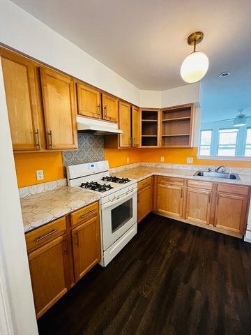 429 Border St 6, Boston, MA 02128