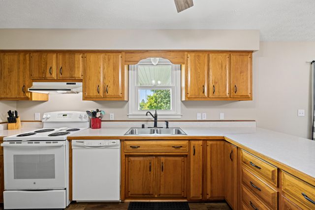 5200 Louisville Road, Salvisa, KY 40372