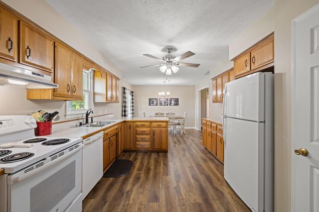 5200 Louisville Road, Salvisa, KY 40372