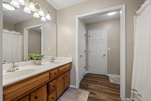 5200 Louisville Road, Salvisa, KY 40372