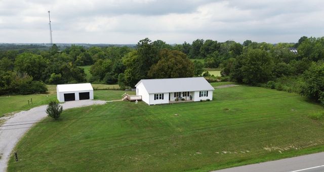 5200 Louisville Road, Salvisa, KY 40372