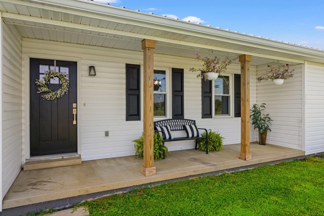 5200 Louisville Road, Salvisa, KY 40372