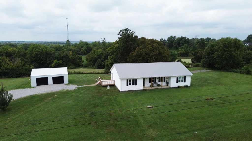 5200 Louisville Road, Salvisa, KY 40372