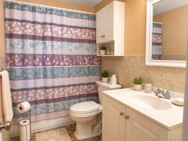 61 E Hall Ave, New City, NY 10956