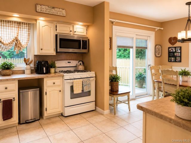 61 E Hall Ave, New City, NY 10956