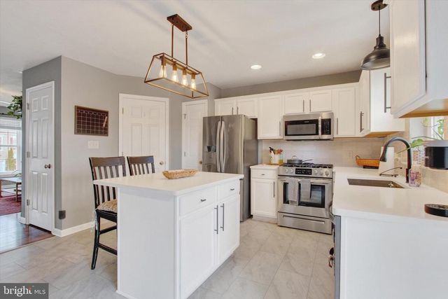 865 BLOSSOM DR, Hanover, PA 17331