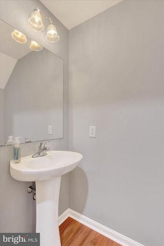 865 BLOSSOM DR, Hanover, PA 17331