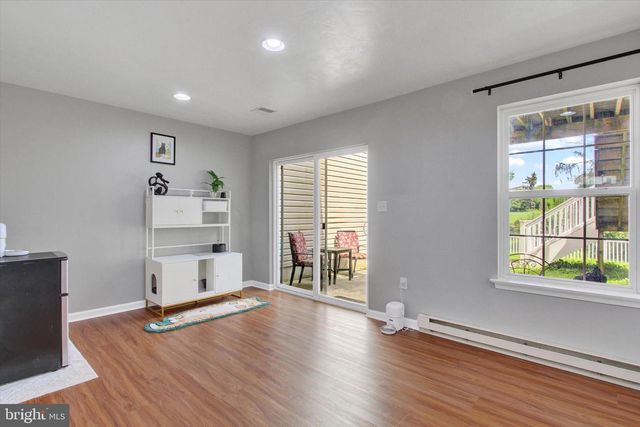 865 BLOSSOM DR, Hanover, PA 17331
