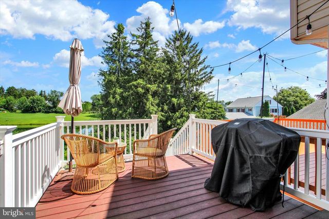 865 BLOSSOM DR, Hanover, PA 17331
