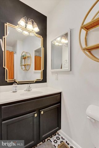 865 BLOSSOM DR, Hanover, PA 17331