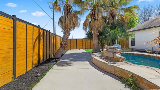 2369 N Ranch Estates, New Braunfels, TX 78130