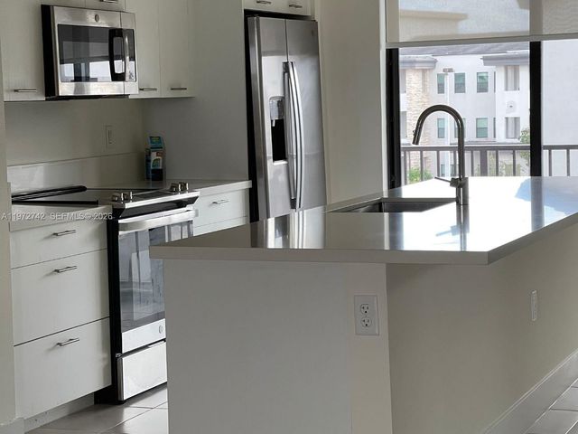 7915 NW 104th Ave 32, Doral, FL 33178