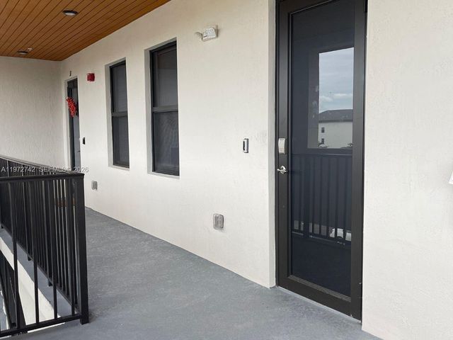 7915 NW 104th Ave 32, Doral, FL 33178