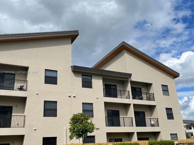 7915 NW 104th Ave 32, Doral, FL 33178