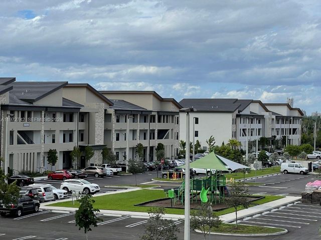 7915 NW 104th Ave 32, Doral, FL 33178