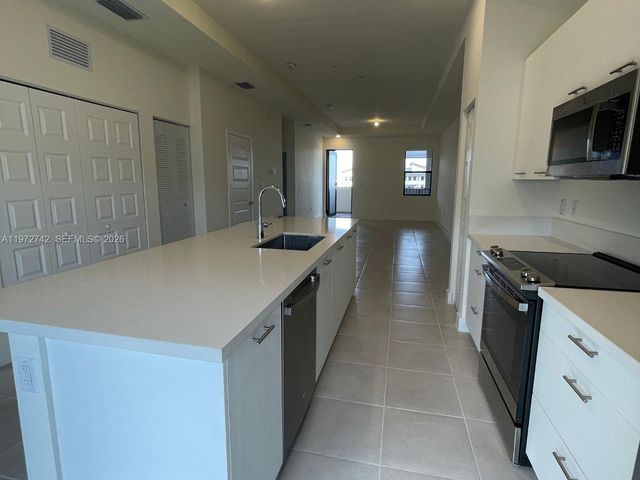 7915 NW 104th Ave 32, Doral, FL 33178