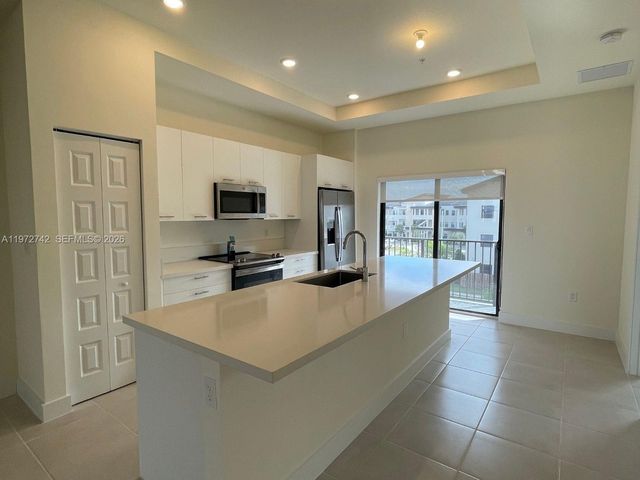 7915 NW 104th Ave 32, Doral, FL 33178