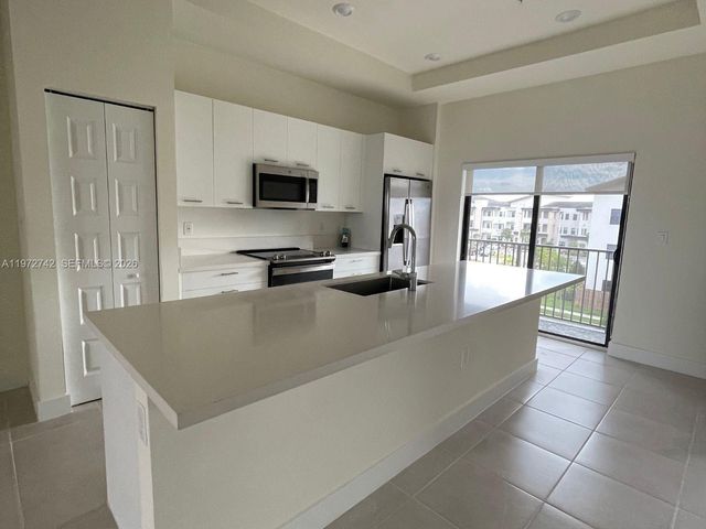 7915 NW 104th Ave 32, Doral, FL 33178