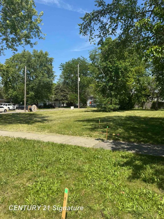 2458 N Oakley Street, Saginaw, MI 48602