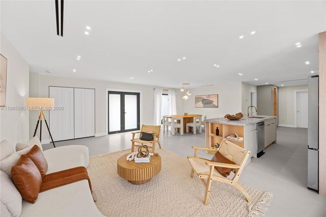 9261 SW 80th Ter, Miami, FL 33173