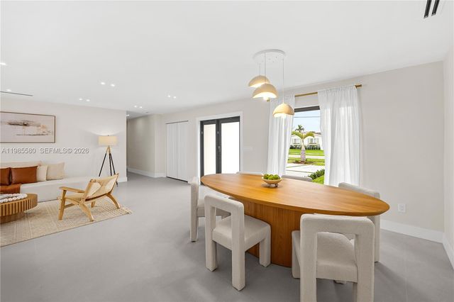 9261 SW 80th Ter, Miami, FL 33173