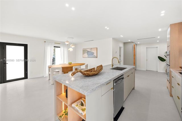 9261 SW 80th Ter, Miami, FL 33173