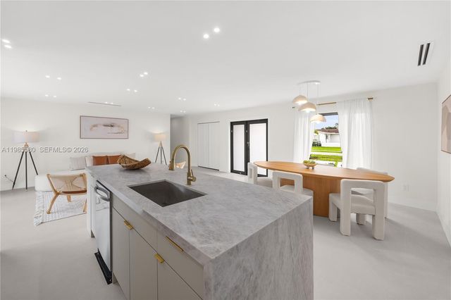 9261 SW 80th Ter, Miami, FL 33173