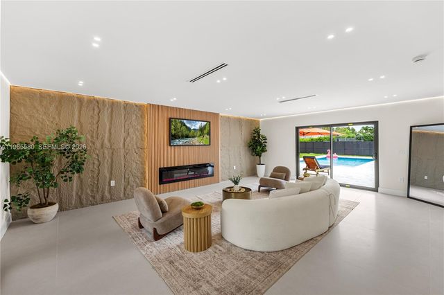 9261 SW 80th Ter, Miami, FL 33173