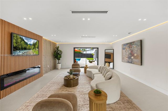 9261 SW 80th Ter, Miami, FL 33173