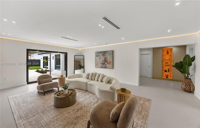 9261 SW 80th Ter, Miami, FL 33173