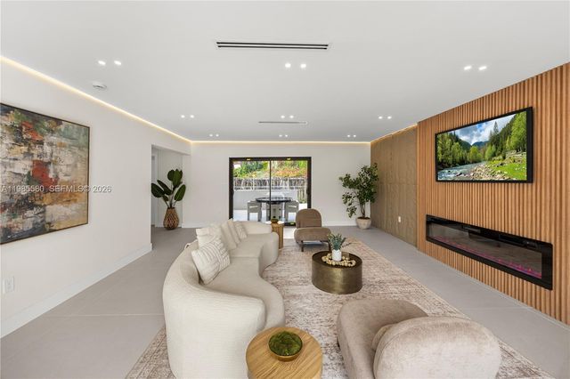 9261 SW 80th Ter, Miami, FL 33173