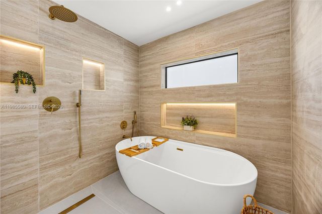 9261 SW 80th Ter, Miami, FL 33173