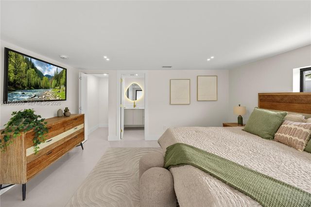 9261 SW 80th Ter, Miami, FL 33173