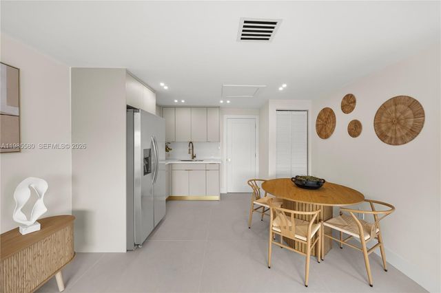 9261 SW 80th Ter, Miami, FL 33173