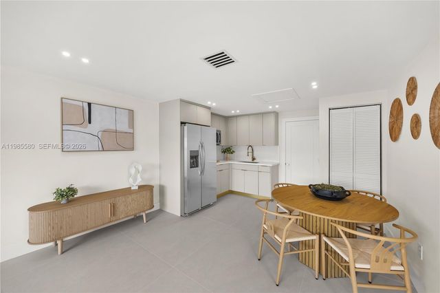 9261 SW 80th Ter, Miami, FL 33173