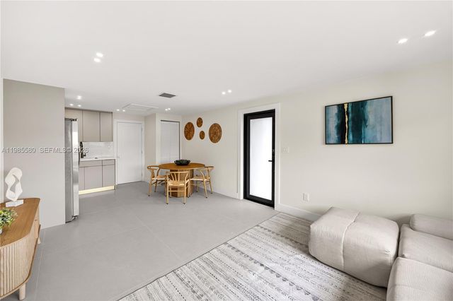 9261 SW 80th Ter, Miami, FL 33173