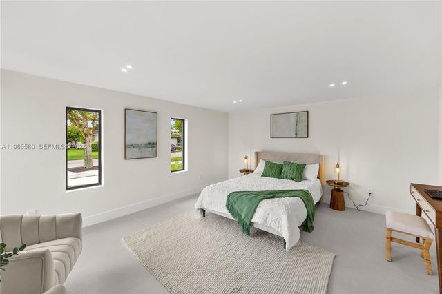 9261 SW 80th Ter, Miami, FL 33173