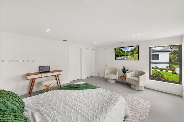 9261 SW 80th Ter, Miami, FL 33173